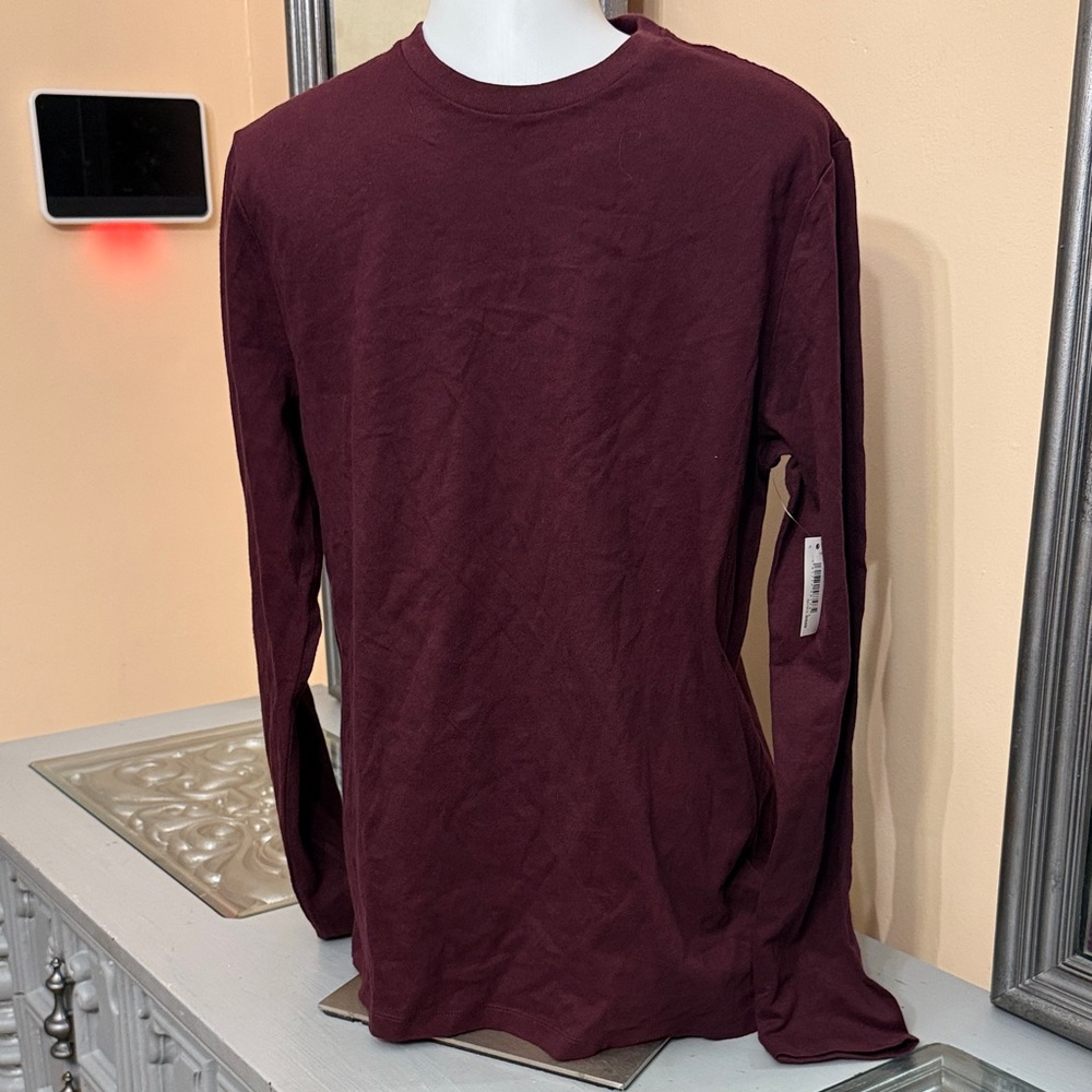 Amazon Essentials Small Slim Men's Maroon Long Sleeve Tee